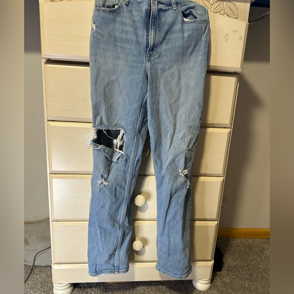 Abercrombie size 0 curvy straight 90s jeans. Never worn. Just too big